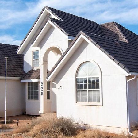 Wahweap Ranch - 8-Bedroom Lake Powell Vacation House Page Exterior photo